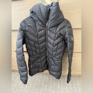 Michael Kors, down-puffer jacket. High collar. Women’s XS. Barely worn.